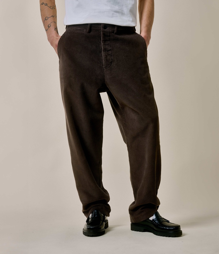 MBS_AW2024_CHINO01C_192_10.jpg