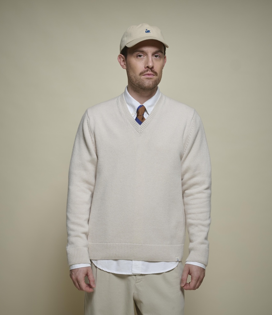 VNECK01MC.04.10.Alex.jpeg